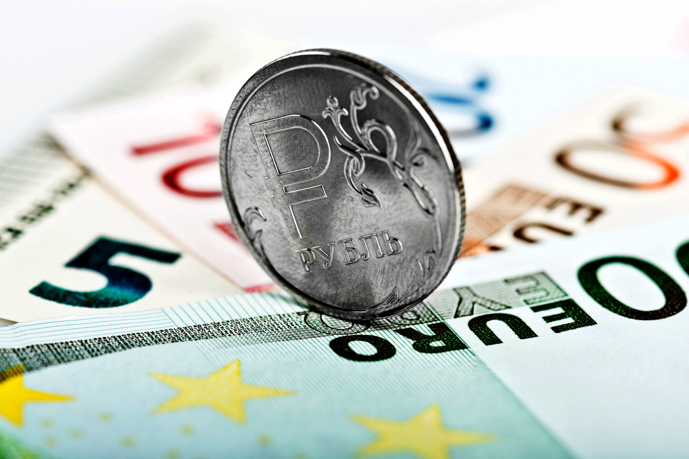 Обмен евро на доллары