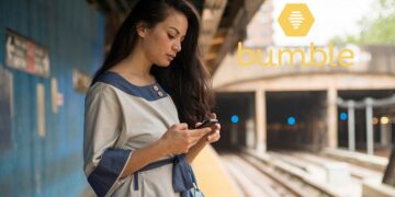 Почему в мире популярно приложение Bumble - сервис знакомств, где первый шаг делают женщины